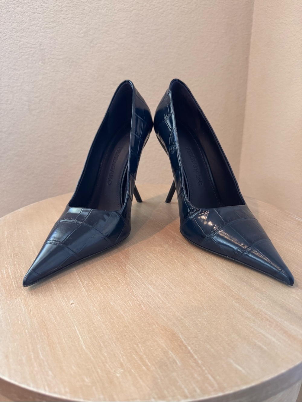 Ferragamo Eva X5 Navy Croc-Embossed Pointed-Toe Pumps - Size 9 - NIB - $1,190
